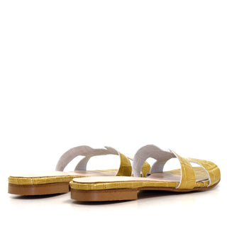 SANDALIA ANNETTA EN PIEL COCO CHAROL AMARILLO